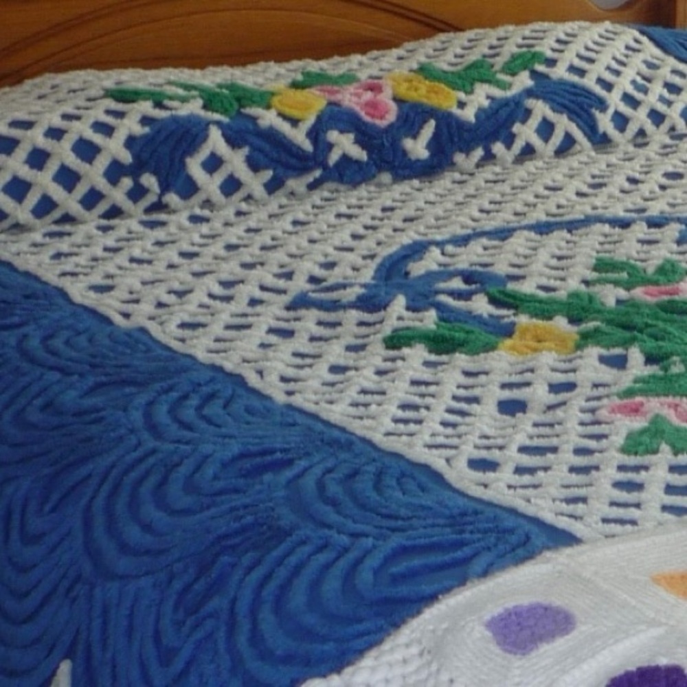 Vintage full size Chenille bedspread